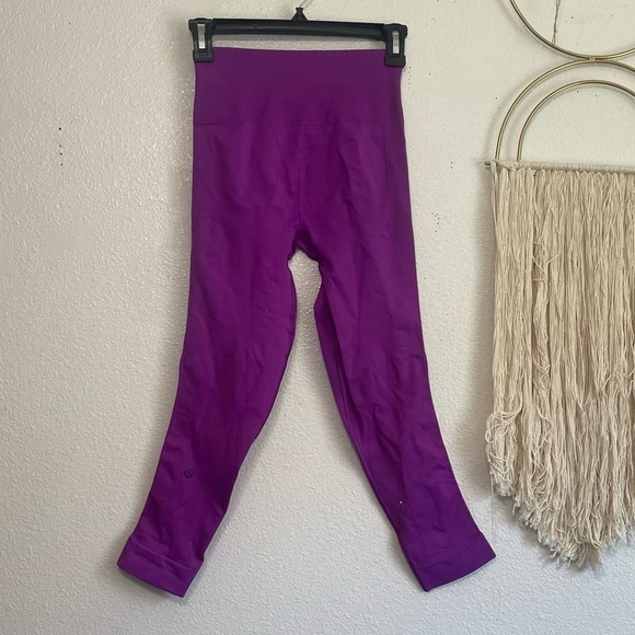 LULULEMON Zone In Crop Compression Leggings Tender Violet Size 4 - Picture 3 of 12